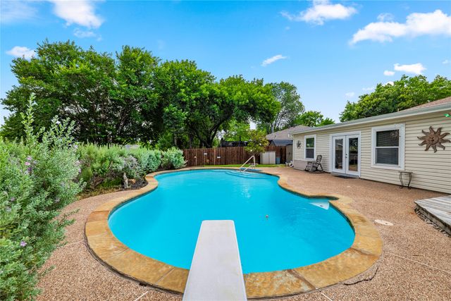 3824 Horizon Drive, Bedford, TX 76021