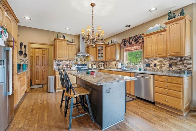 412 LEDGEWOOD DRIVE, Fond Du Lac, WI 54937