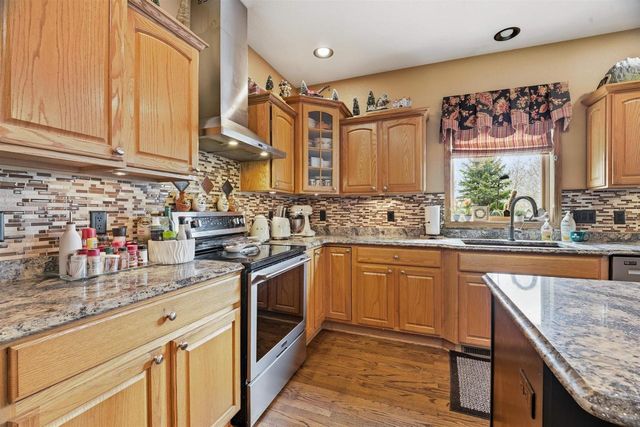 412 LEDGEWOOD DRIVE, Fond Du Lac, WI 54937
