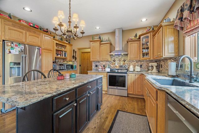 412 LEDGEWOOD DRIVE, Fond Du Lac, WI 54937