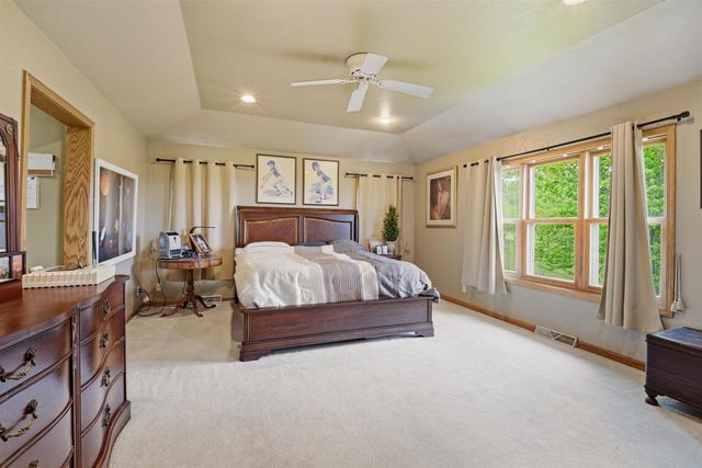 412 LEDGEWOOD DRIVE, Fond Du Lac, WI 54937