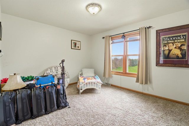 412 LEDGEWOOD DRIVE, Fond Du Lac, WI 54937