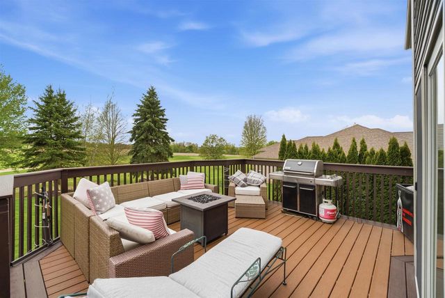 412 LEDGEWOOD DRIVE, Fond Du Lac, WI 54937
