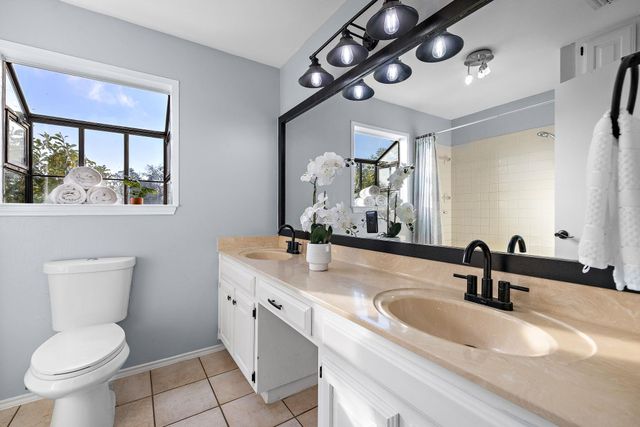 300 County Road 290, Leander, TX 78641