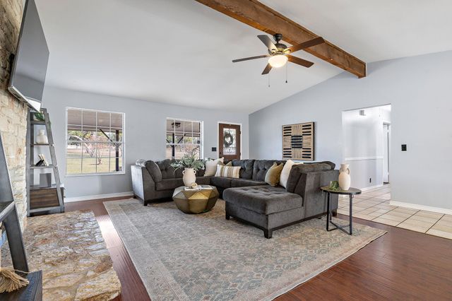 300 County Road 290, Leander, TX 78641