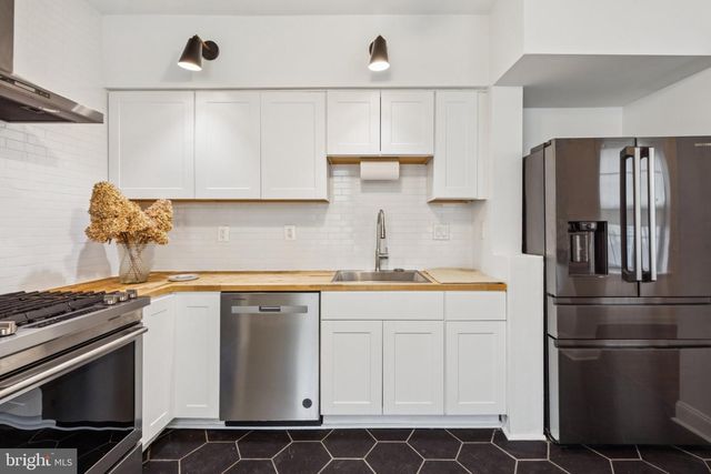 850 E THOMPSON ST, Philadelphia, PA 19125