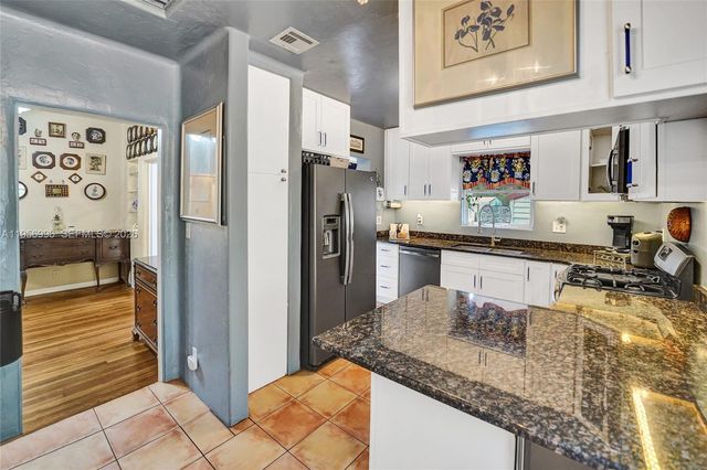 1340 Jackson St, Hollywood, FL 33019