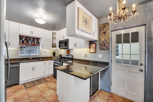 1340 Jackson St, Hollywood, FL 33019