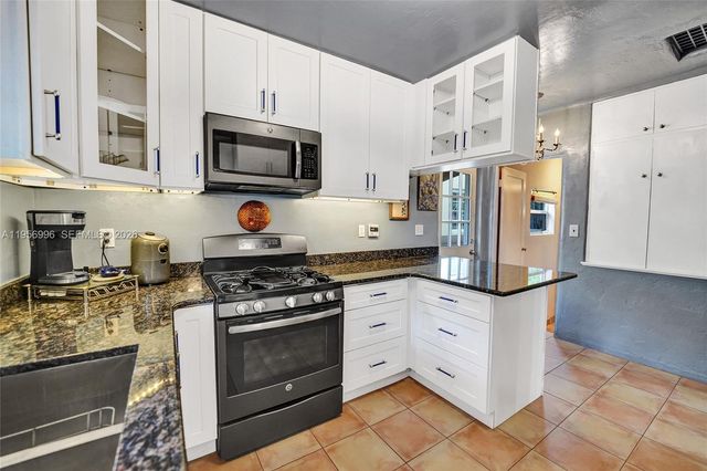 1340 Jackson St, Hollywood, FL 33019