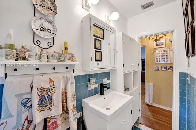 1340 Jackson St, Hollywood, FL 33019