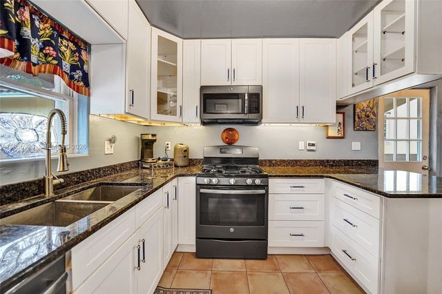 1340 Jackson St, Hollywood, FL 33019