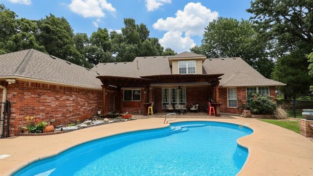 16316 Cobblestone Circle, Choctaw, OK 73020