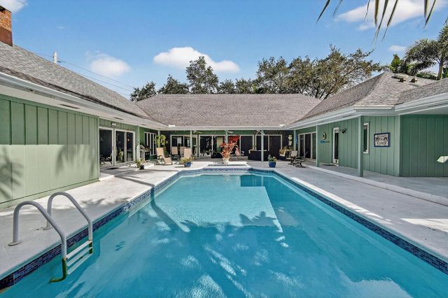 285 Golfview Drive, Tequesta, FL 33469