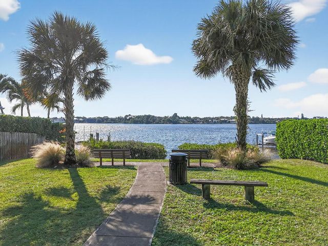 285 Golfview Drive, Tequesta, FL 33469