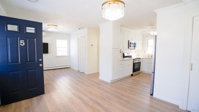 5 Pearsall Place, Babylon, NY 11702