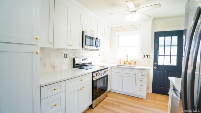 5 Pearsall Place, Babylon, NY 11702