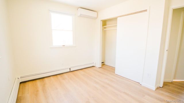 5 Pearsall Place, Babylon, NY 11702