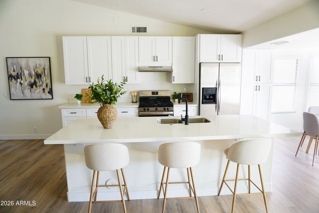 8933 W Peck Drive, Glendale, AZ 85305