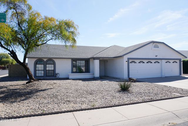 8933 W Peck Drive, Glendale, AZ 85305