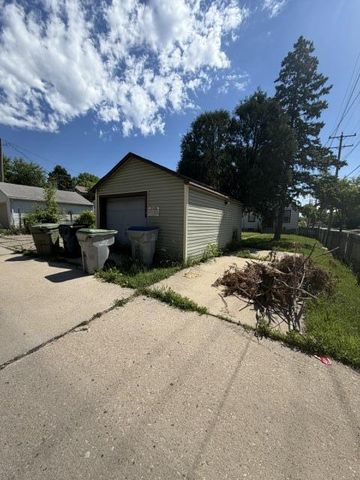 5003 N 37th STREET, Milwaukee, WI 53209