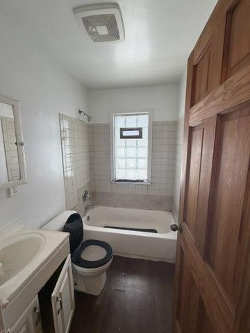 5003 N 37th STREET, Milwaukee, WI 53209