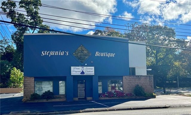 892 Oaklawn Avenue, Cranston, RI 02920