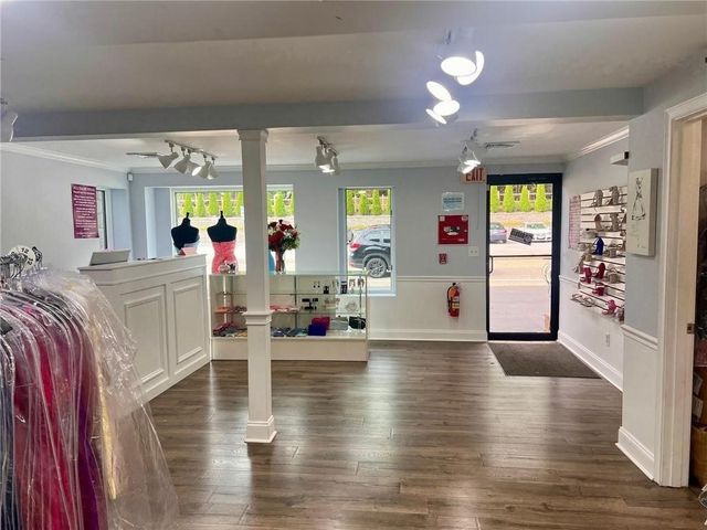 892 Oaklawn Avenue, Cranston, RI 02920
