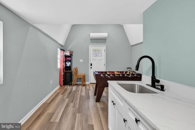 1114 WARE ST SW, Vienna, VA 22180