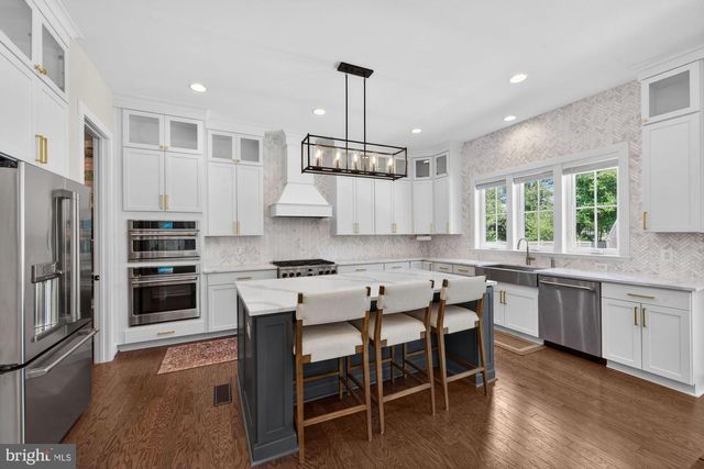 1114 WARE ST SW, Vienna, VA 22180