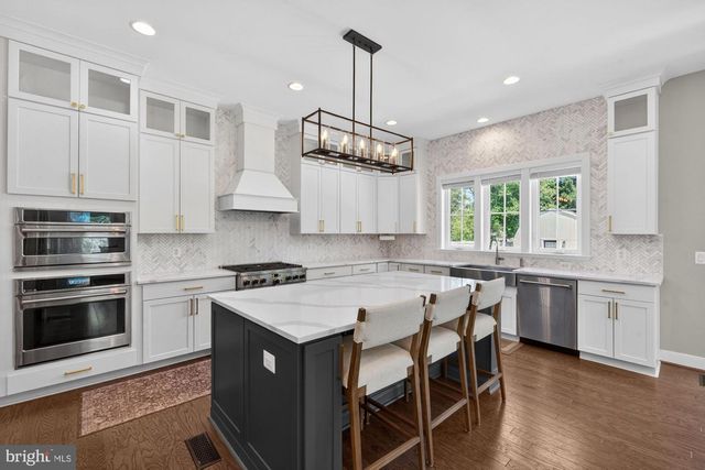 1114 WARE ST SW, Vienna, VA 22180