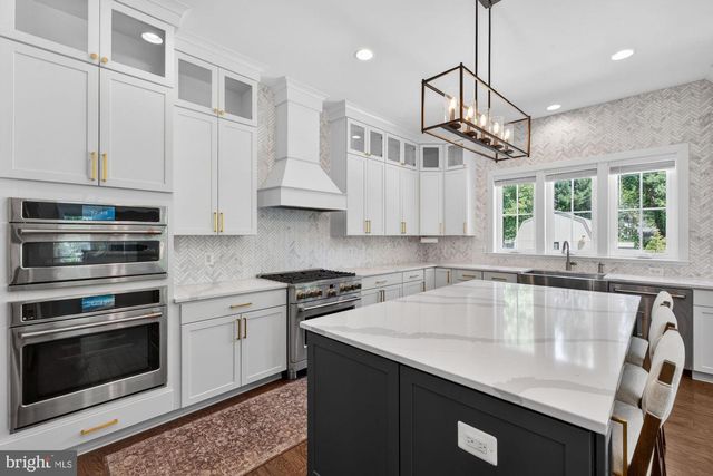 1114 WARE ST SW, Vienna, VA 22180