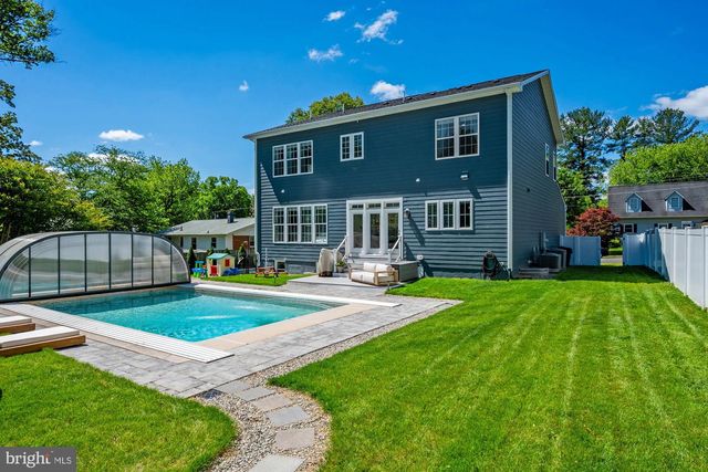 1114 WARE ST SW, Vienna, VA 22180