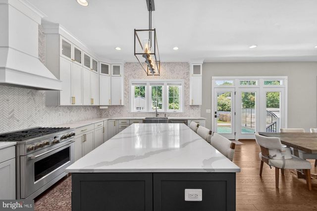 1114 WARE ST SW, Vienna, VA 22180