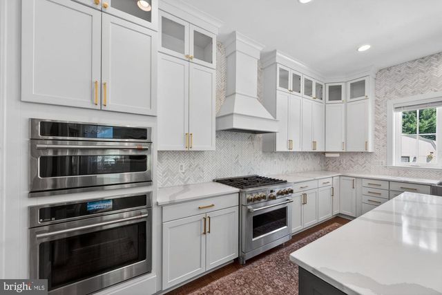 1114 WARE ST SW, Vienna, VA 22180