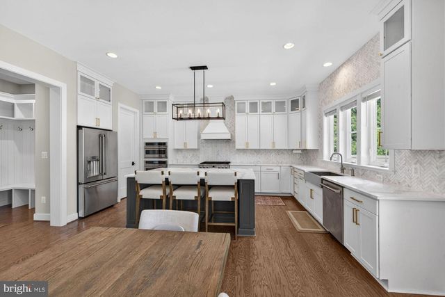 1114 WARE ST SW, Vienna, VA 22180