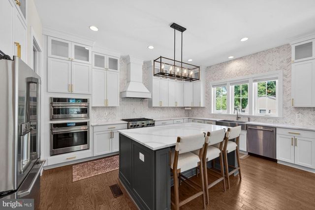 1114 WARE ST SW, Vienna, VA 22180