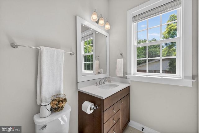 1114 WARE ST SW, Vienna, VA 22180