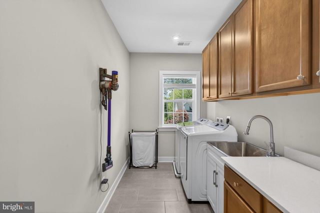 1114 WARE ST SW, Vienna, VA 22180