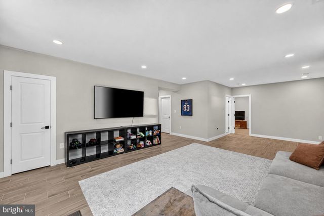 1114 WARE ST SW, Vienna, VA 22180