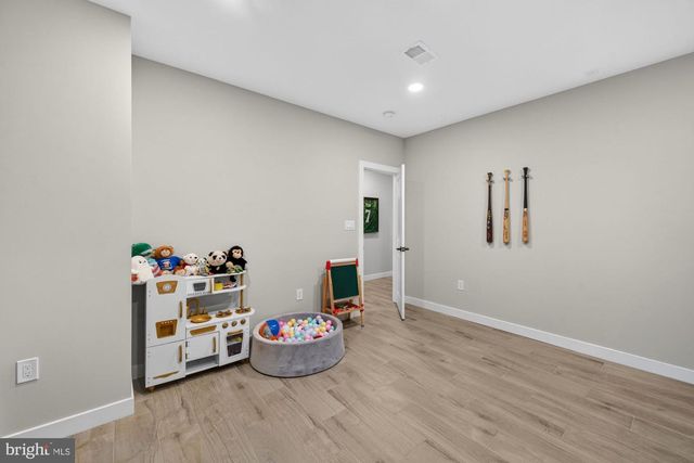 1114 WARE ST SW, Vienna, VA 22180