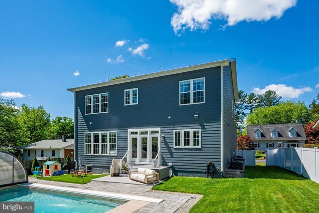 1114 WARE ST SW, Vienna, VA 22180