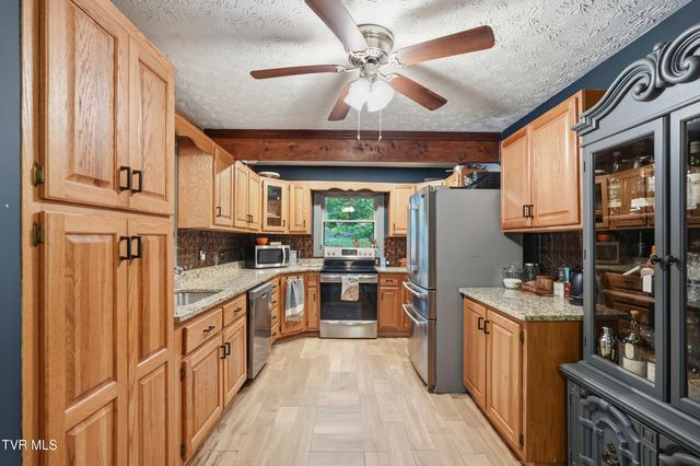 222 Mount Crest Drive, Johnson City, TN 37601