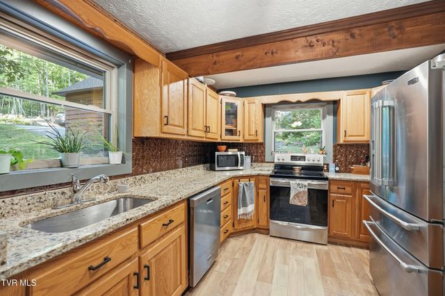 222 Mount Crest Drive, Johnson City, TN 37601
