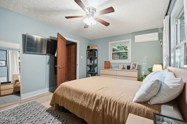 222 Mount Crest Drive, Johnson City, TN 37601