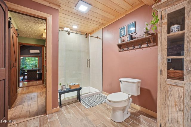 222 Mount Crest Drive, Johnson City, TN 37601