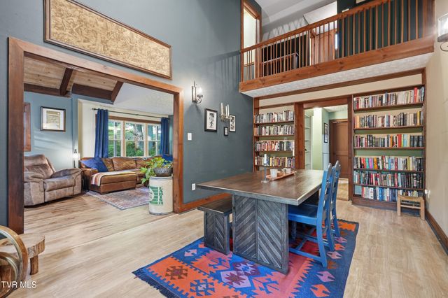 222 Mount Crest Drive, Johnson City, TN 37601