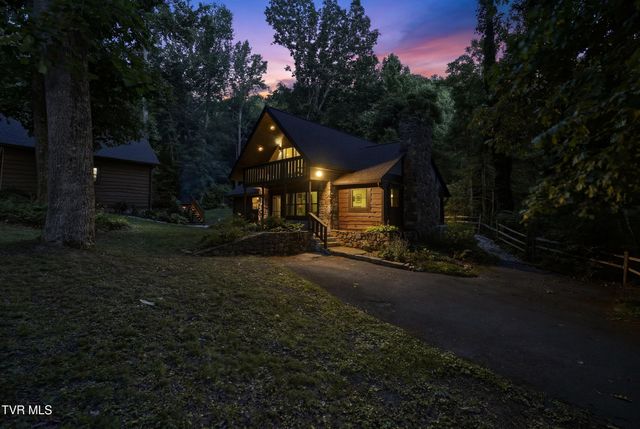 222 Mount Crest Drive, Johnson City, TN 37601