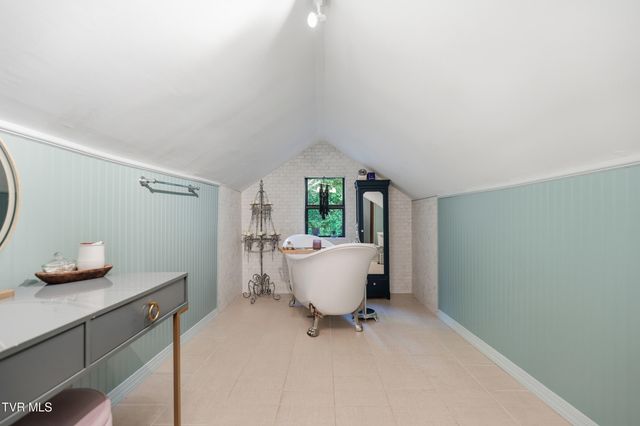 222 Mount Crest Drive, Johnson City, TN 37601