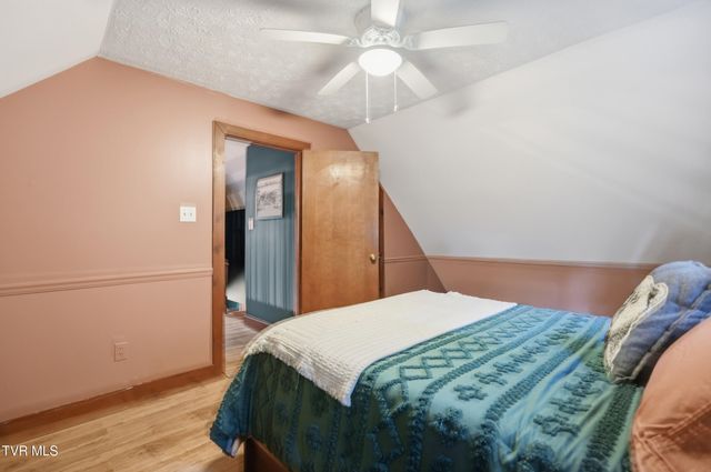 222 Mount Crest Drive, Johnson City, TN 37601