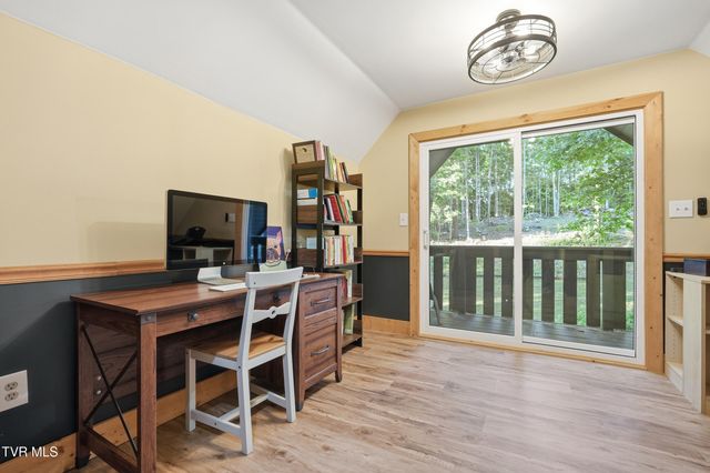 222 Mount Crest Drive, Johnson City, TN 37601